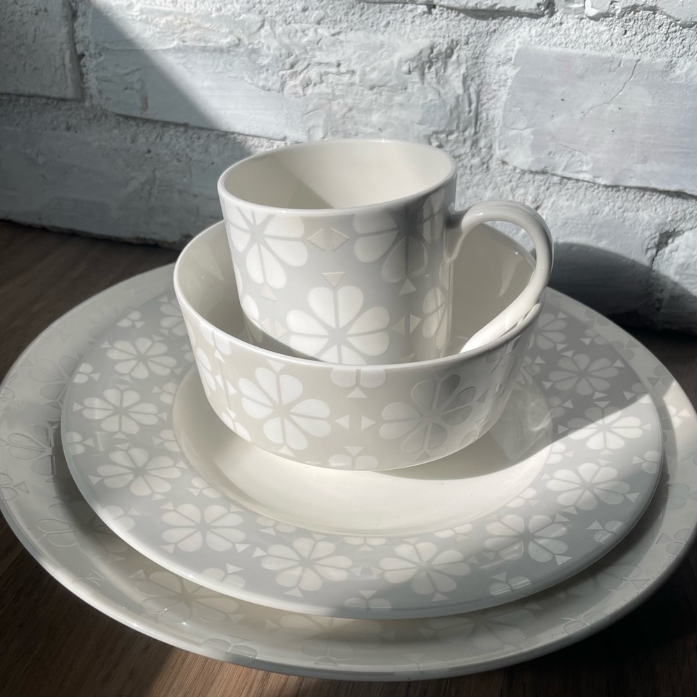Kate Spade, Spade Flower Platinum 4-piece Place Setting by Lennox